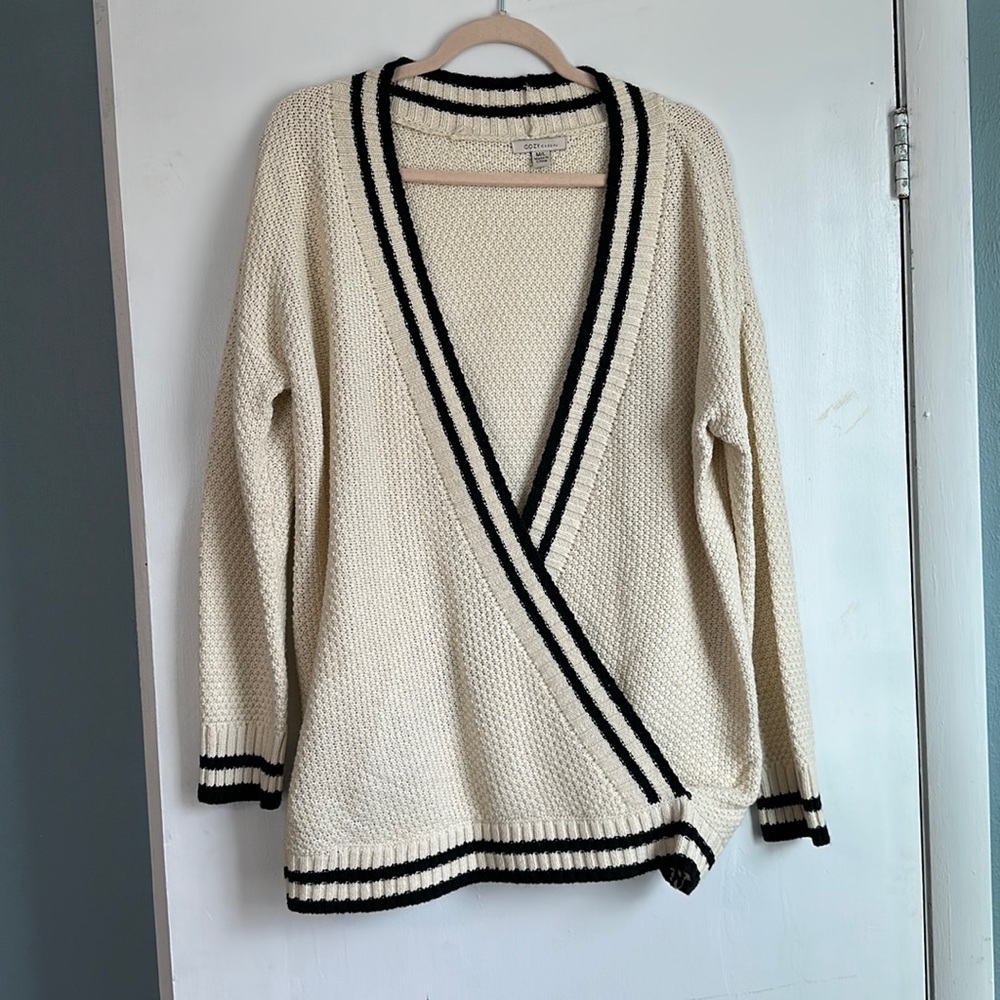 Black & cream cross over sweater
